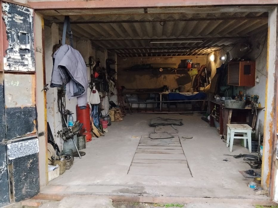 Гараж на Коротченко внизу Кому интересно звоните