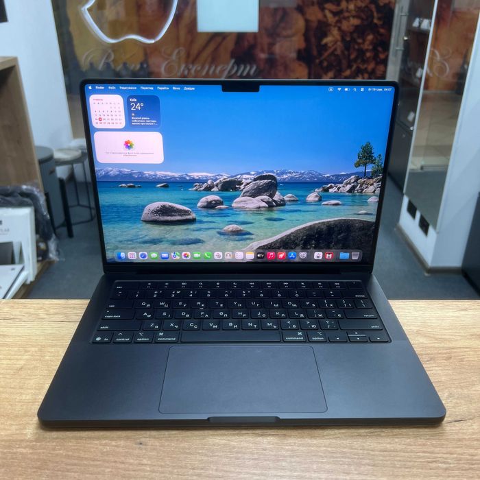 MacBook Pro 14 2025 { M5 | 16gb | 512 SSD } Open Box . 51106SV