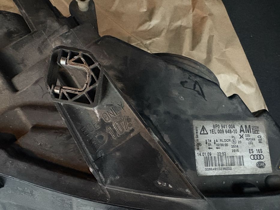 Lampa audi a3 8pxenon+led prawa