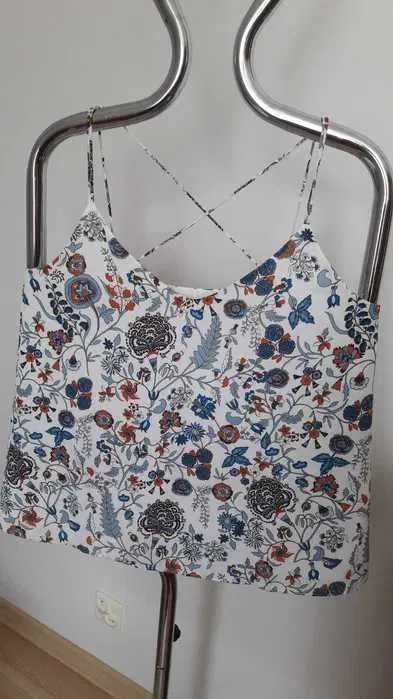 Bluzka biała w kwiatuszki na ramiączka M