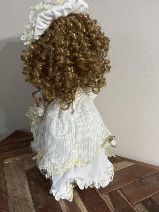Lalka porcelanowa