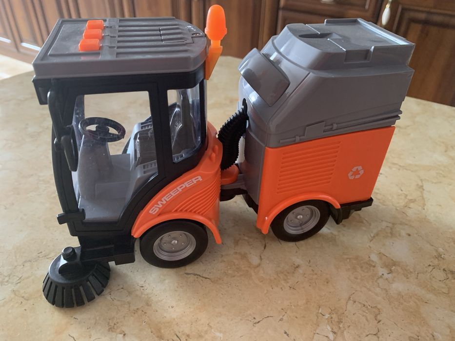 Іграшка для хлопчика: техніка: сміттєвоз з баком