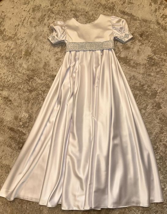 Вишите плаття. Плаття для причастя