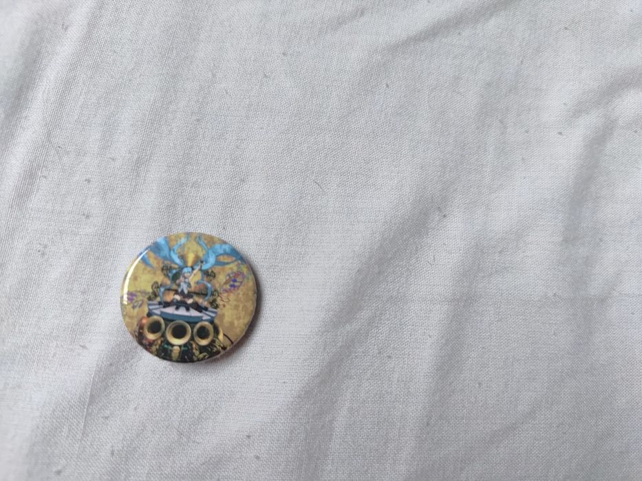 Przypinka Hatsune Miku - żólta