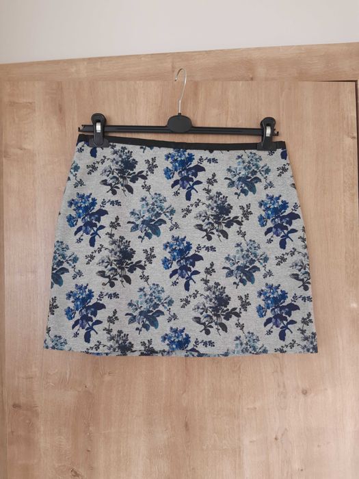 Spódnica w kwiaty ze sztuczną skórką podszewka