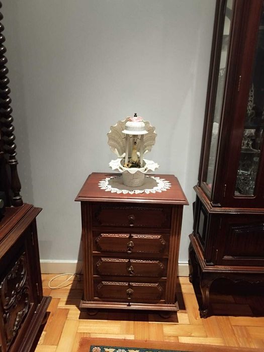 Mesinha / Mesinha de cabeceira / pequeno móvel com gavetas