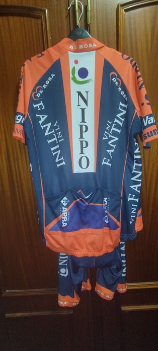 Bicicleta Btwin. Conjunto Jersey e calças. 
Con