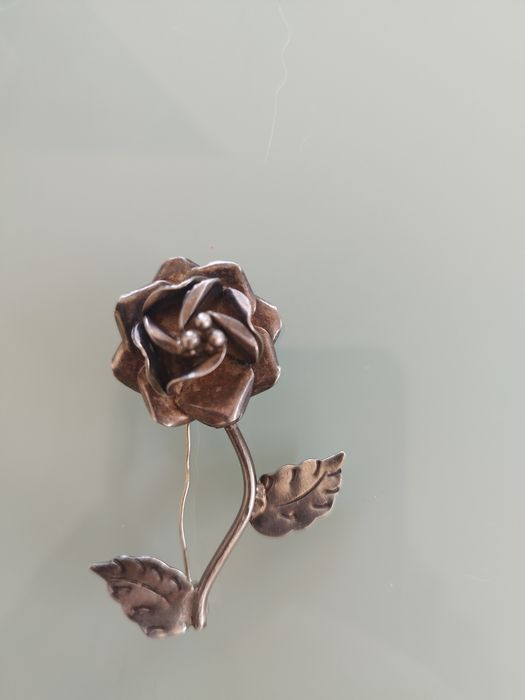 Lindo broche de prata Estado muito bom