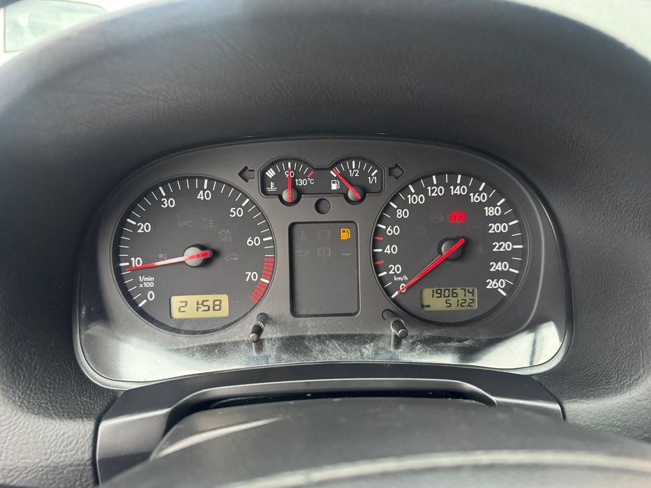 Volkswagen Golf IV 1.6i 25 Anos por 110€ mes