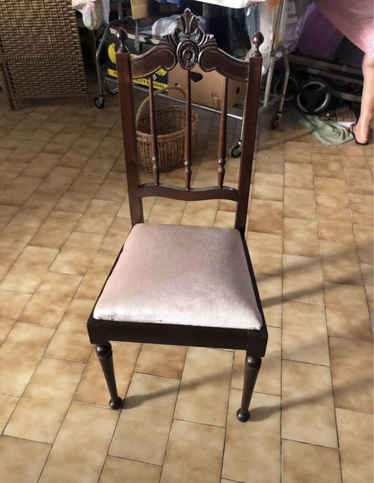 Cadeira em Madeira com assento em Rosa