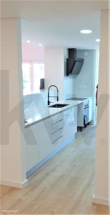 Apartamento T4 Remodelado a 4 min da Praia – Paço de Arcos