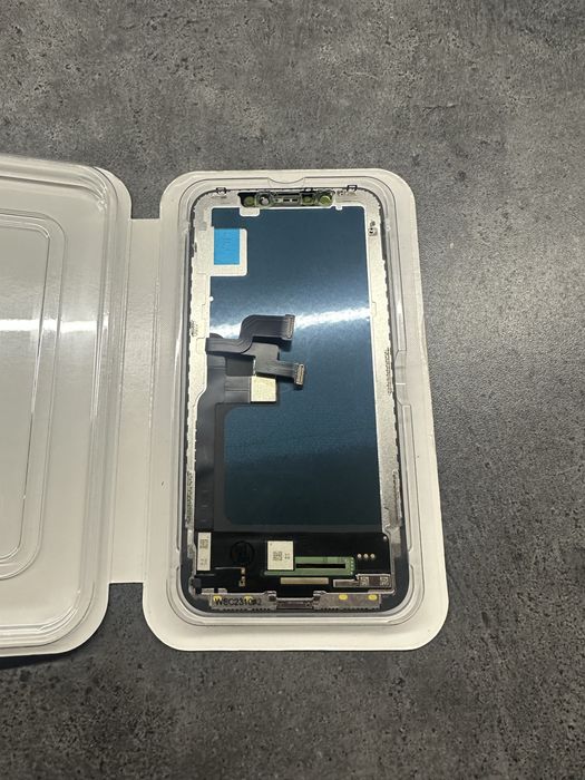 Wyświetlacze iPhone 8 - iPhone 14 pro max montaż