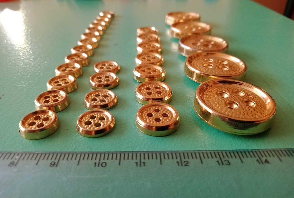 Zestaw złotych guzików