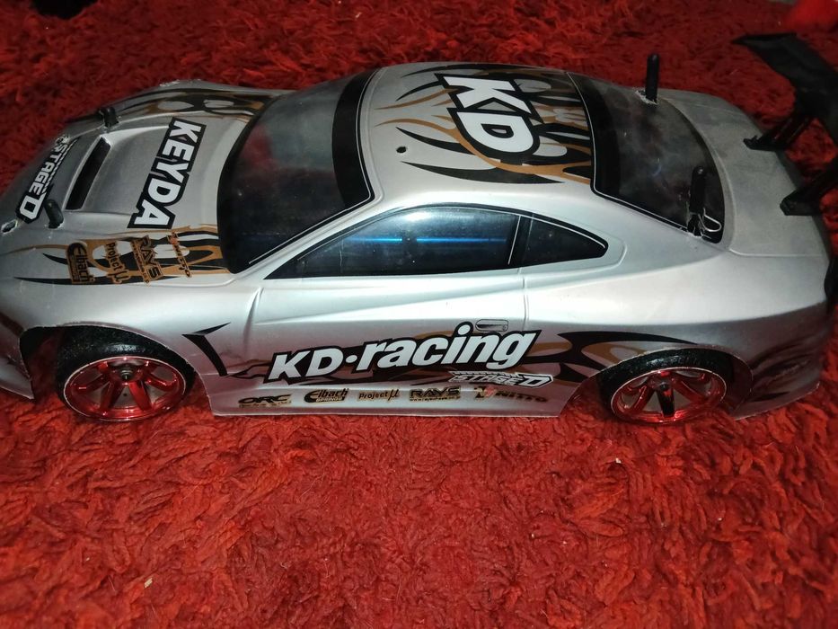 Vendo chassi novo hsp com pneus de drift  e com body