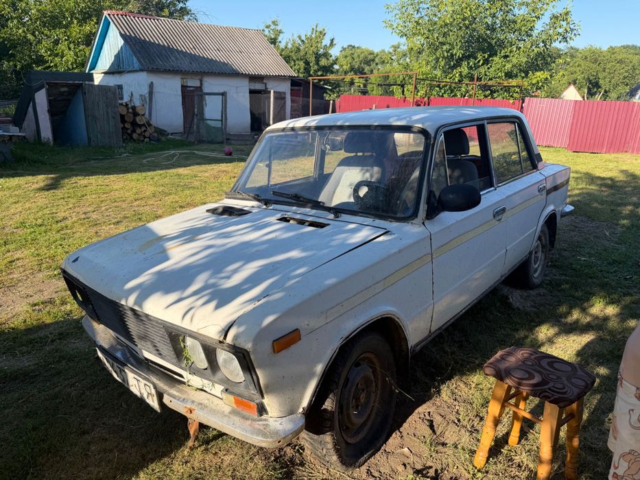 Ваз 2103 стоїть