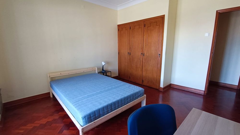 Quarto em Oeiras/Estação
