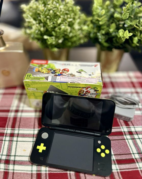 New Nintendo 2DS XL (Desbloqueada) + Cartão SD 256Gb