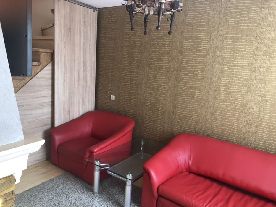 Двохповерховий особняк подобово