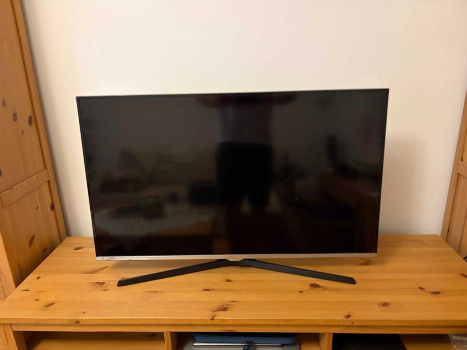 Telewizor Samsung 40 cali Full HD (UE40J5100AW) + pilot, stopa, w pełni funkcjonalny