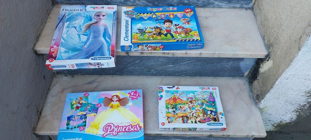 Vendo puzzles criança