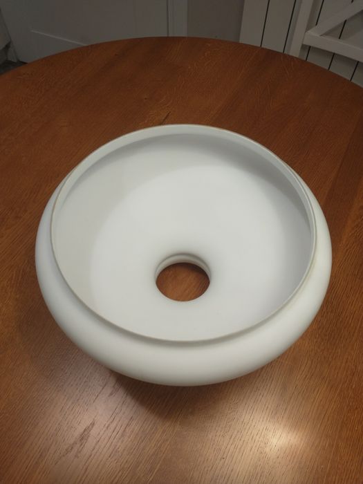 Lampa sufitowa mosiężna stylizowana na naftową z dużym kloszem lata 70