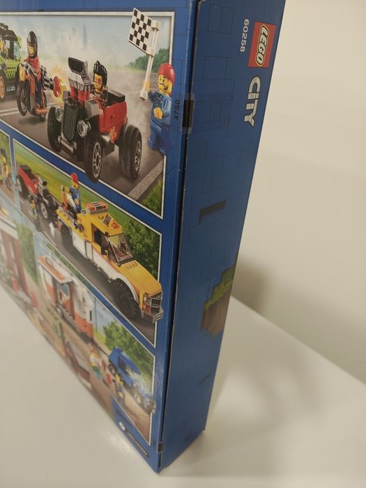 Lego 60258 Tuning Workshop