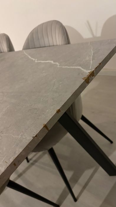 Mesa de jantar cinzenta