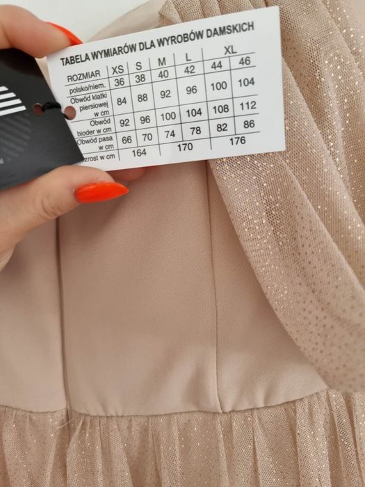 Sukienka S piękna nowa