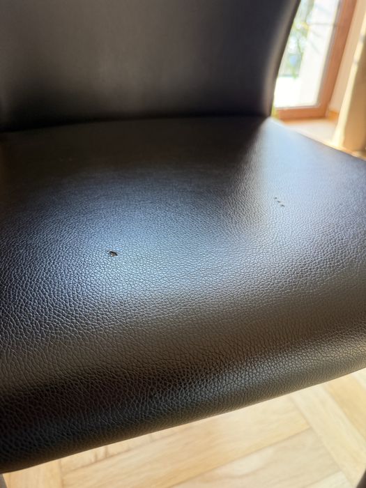 Czarne krzesła Miotto