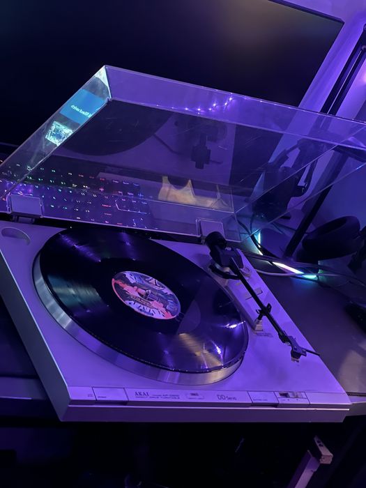 Gramofon AKAI AP-D210