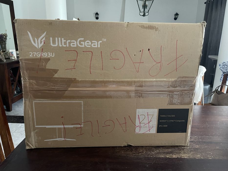 Monitor Gamer LG UltraGear 27" 4K UHD 144Hz 1ms (27GR93U-B) - Completo na Caixa