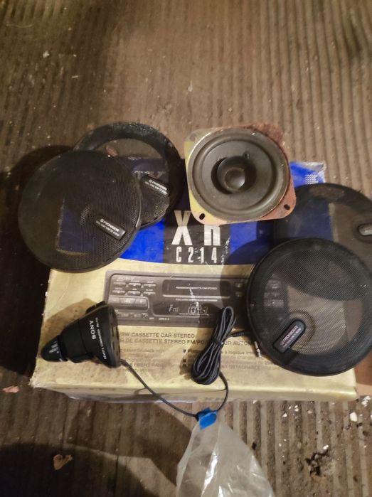 Пульт для магнитофона Sony , сеточки для колонок Peeoner.