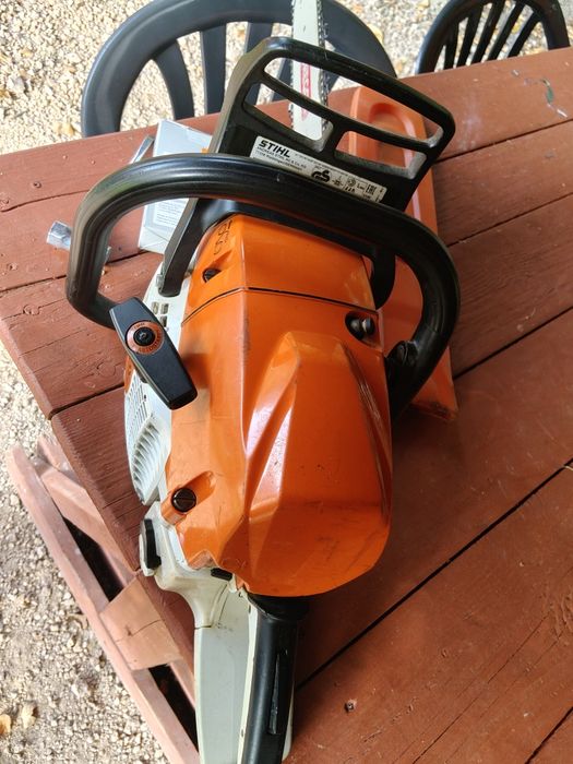 STIHL 362C z papierami