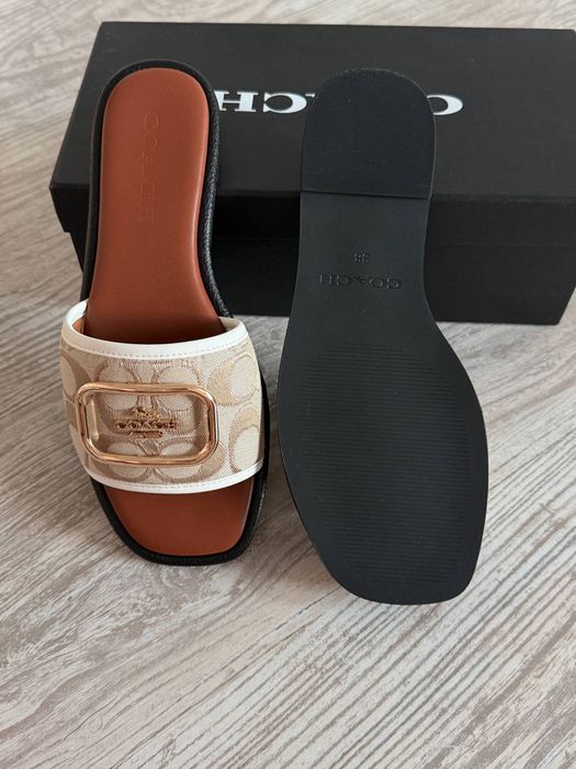 Шльопанці Coach в наявності 38 розмір