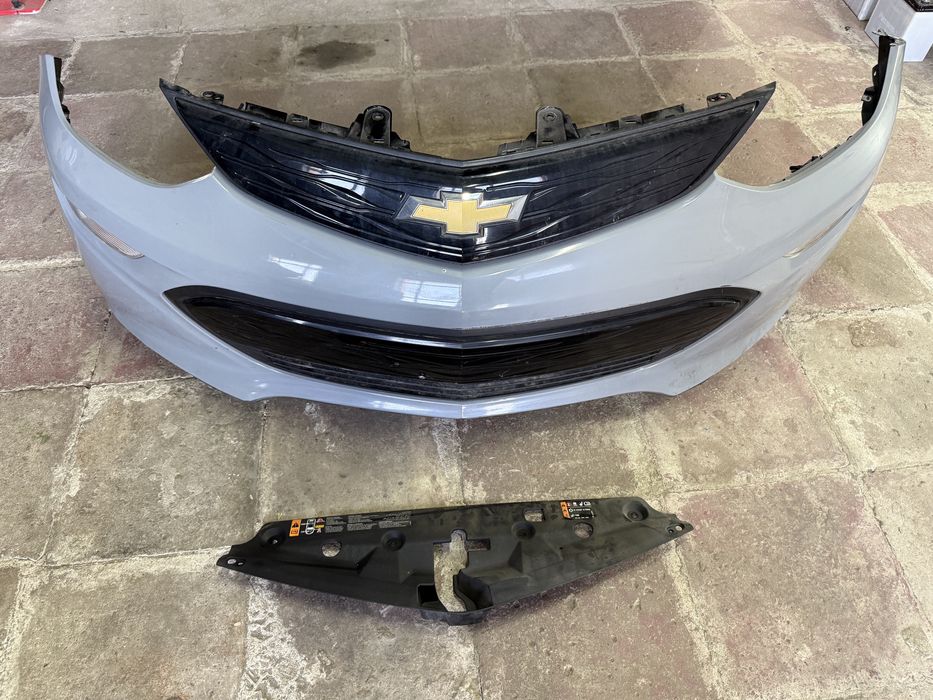 Бампер Chevrolet Bolt EV 2017-2021 в сборе