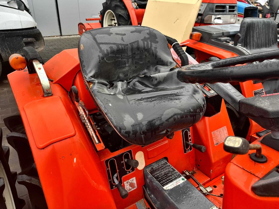 Японський мінітрактор Kubota B4