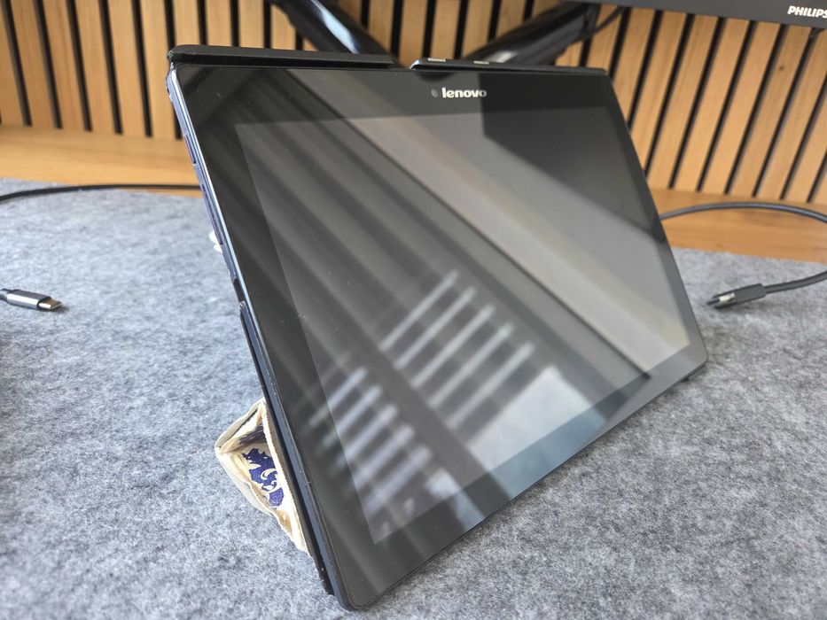 Планшет Lenovo TAB 2 A10-70L | 2gb ram | 16 gb internal memory | sd card support | 2016 рік