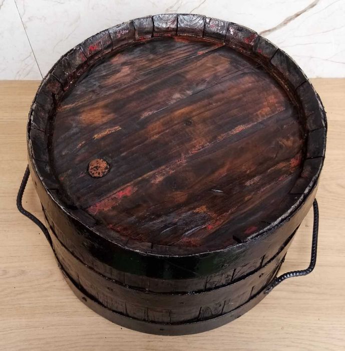 Selha ou tina de madeira de tanoaria tradicional em carvalho