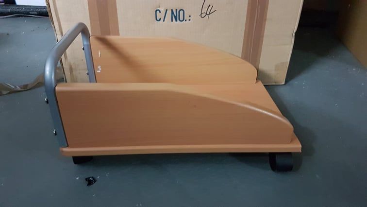 Móvel / Suporte para computador com rodas64585026998017121