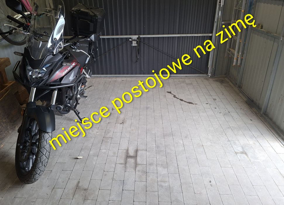 Osatnie miejsce magazynowe na motocykl na zimę zimowanie