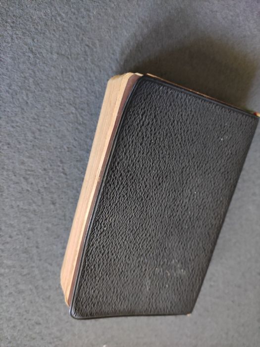 Livros religiosos: bíblias, novo testamento, missa paroquial