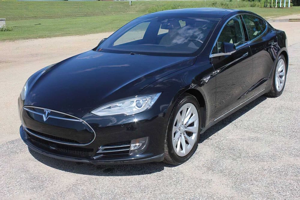 Tesla Model S P85D      2016