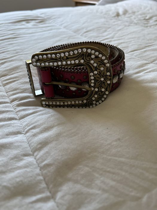 Cinto em pele vermelha com brilhantes