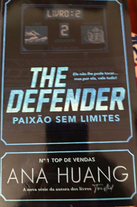 Livro de romance "THE DEFENDER Paixão sem limites"