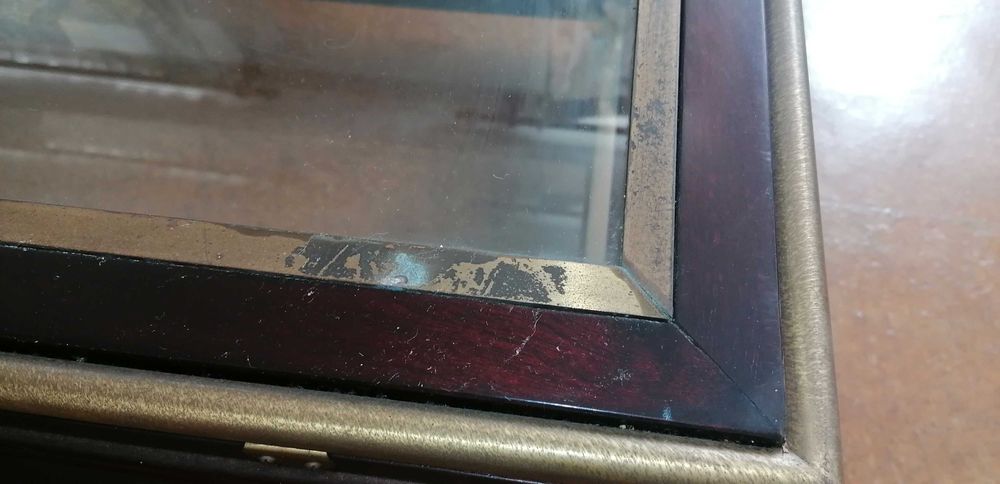 Mesa de centro / coffee table, em madeira maciça, latão e vidro