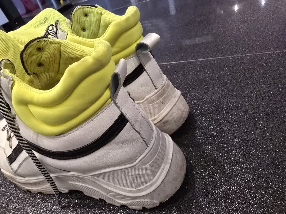 Buty używane z neonem