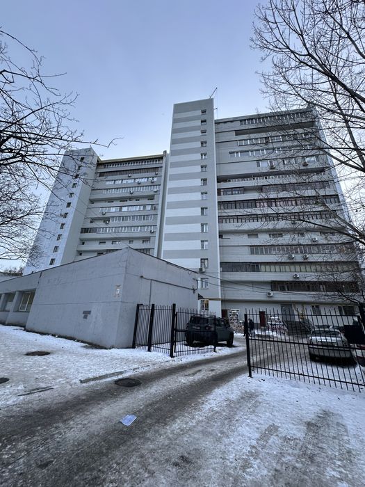 Продам  4к.квартиру в Центре"S=92м2"Князя  В.Великого-15"Б"