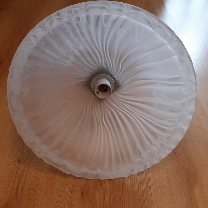 Żyrandol na jedną żarówkę