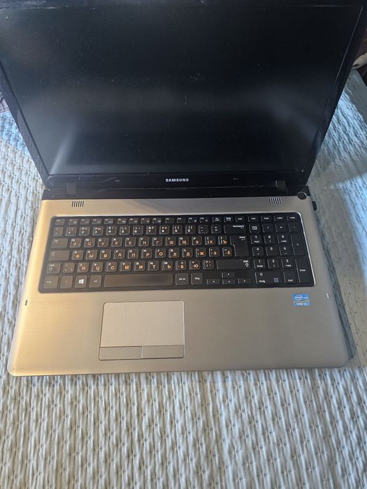 Самсунг 17 дюймів NP350E7C