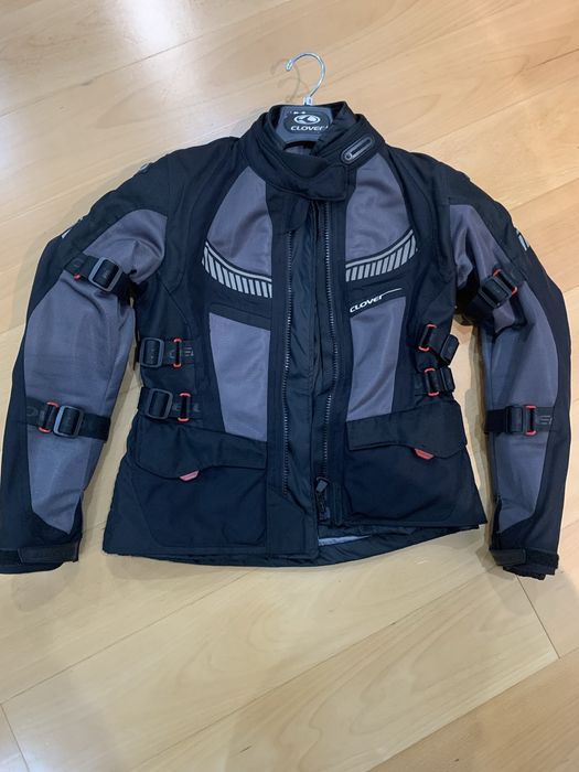 Vendo Blusão Clover Venturing Lady Tamanho S